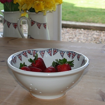 Ceramic colander Quintessentially British