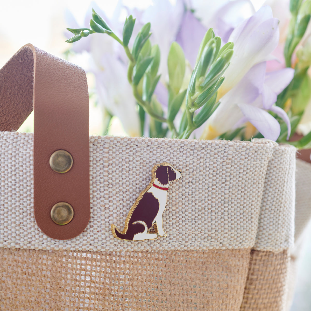 Liver & White Springer Spaniel enamel pin styled on a Sweet William jute bag — gold-plated dog pin, perfect gift for dog lovers