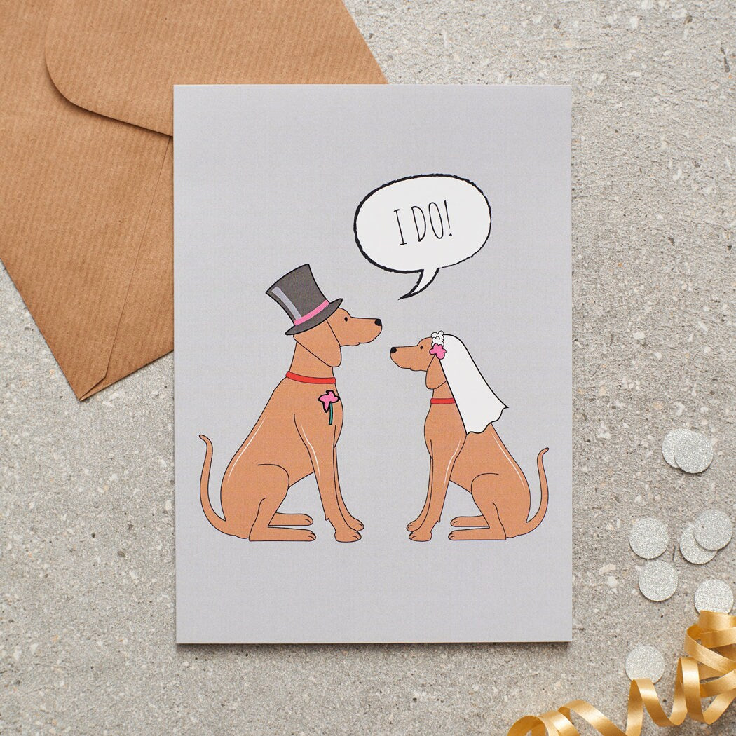 Vizsla wedding card featuring a charming bride and groom with an ‘I DO!’ message, perfect for celebrating a dog-loving couple’s special day